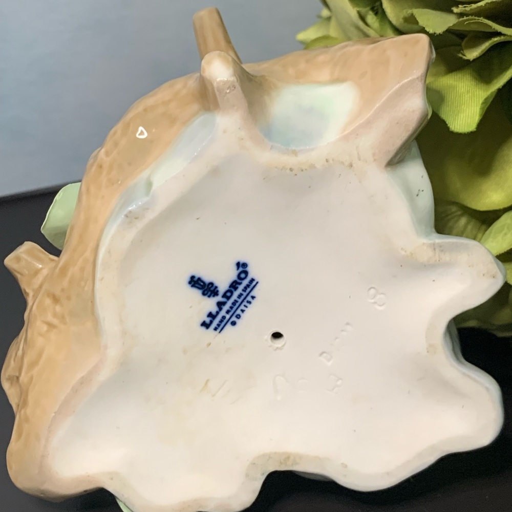 Lladro Rabbit Porcelain Figurine - Picture 4 of 5